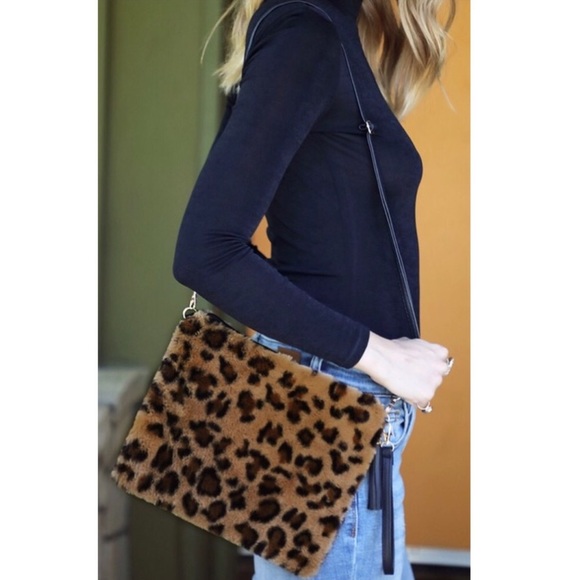 Handbags - ✨LAST ONE✨FAUX FUR LEOPARD CROSSBODY/CLUTCH BAG